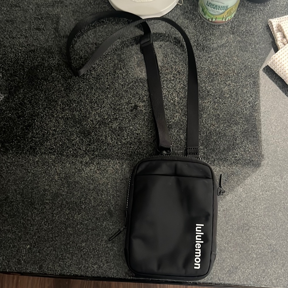 Lululemon crossbody bag, like new, black